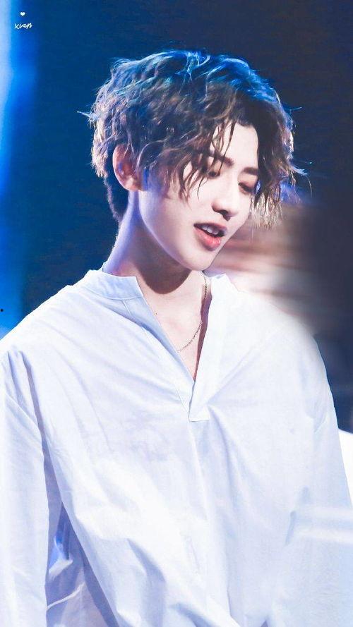 蔡徐坤八卦娱乐吃瓜,娱乐圈风云再起，吃瓜群众热议不断